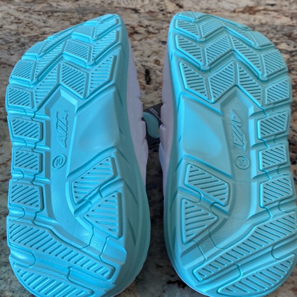 NWT Avis Hightail slide sandals . - Picture 3 of 3